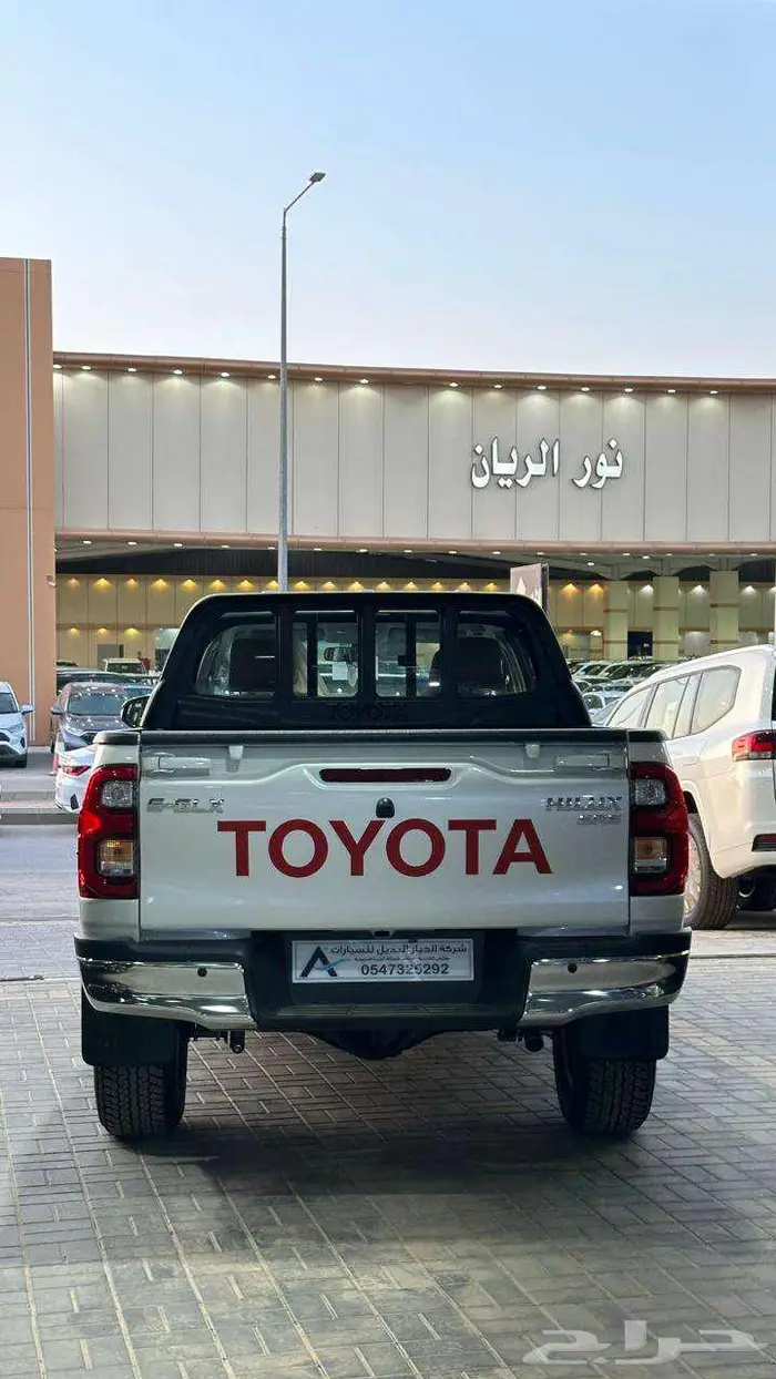 تويوتا هايلكس S-GLX بنزين جير عادي 2025 11