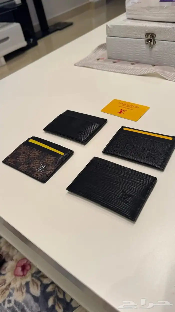 محافظ LV كوبي السعر   99 بدون ملحقات 0