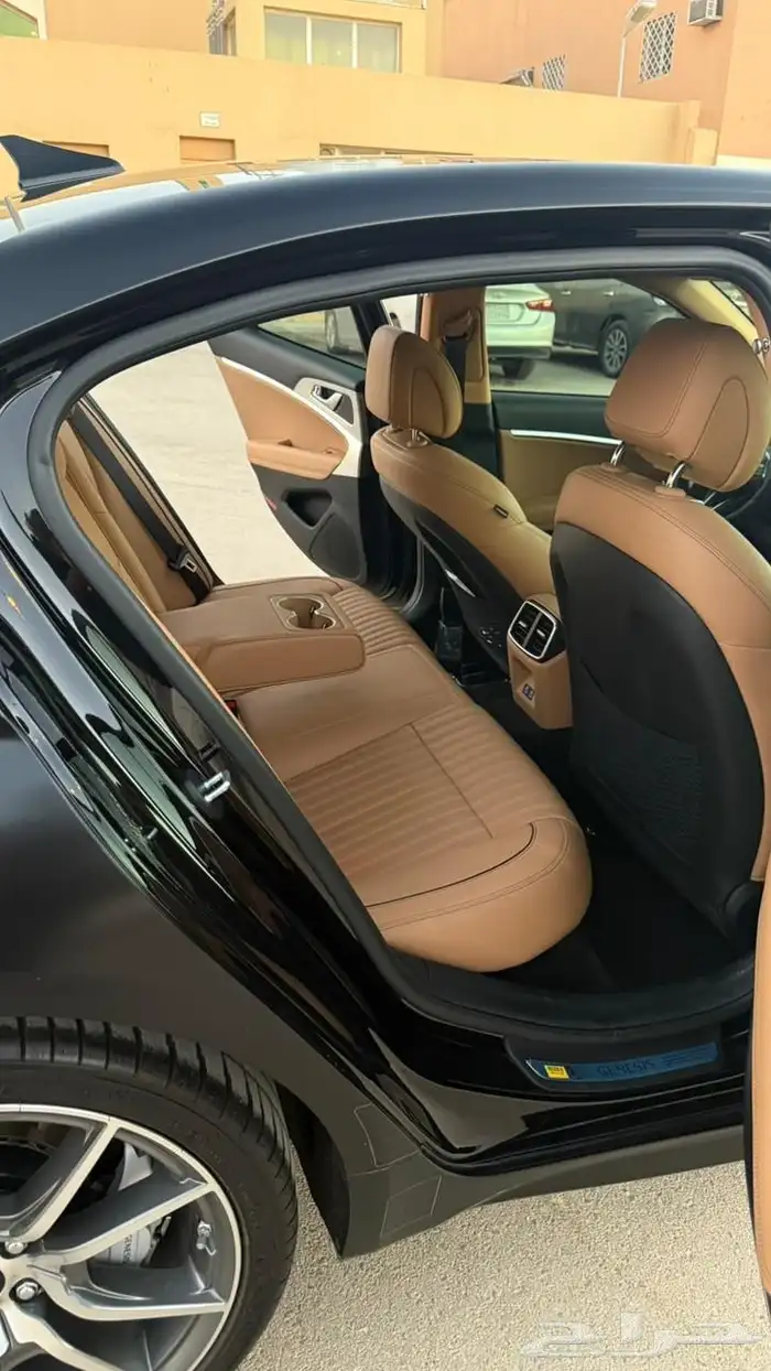 جينسس برستيج G70 2025 9
