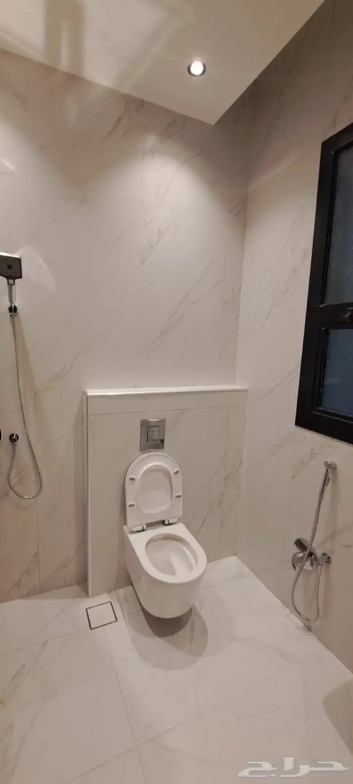 للبيع دور ارضي بناء شخصي بحي طويق 18