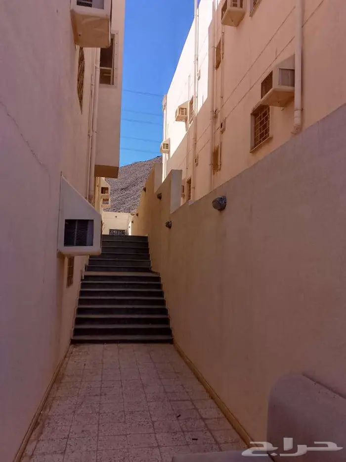 عمارة للبيع 7 شقق وملحق ب التلال 5