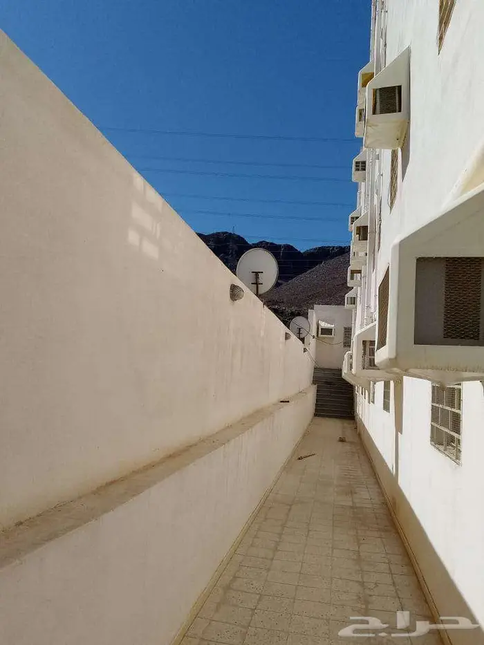 عمارة للبيع 7 شقق وملحق ب التلال 9