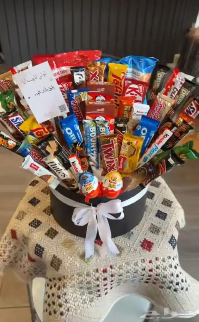 السلام عليكم اسوي بوكية شكلولاته أو ورد أو شوكولاته مع ورد 0