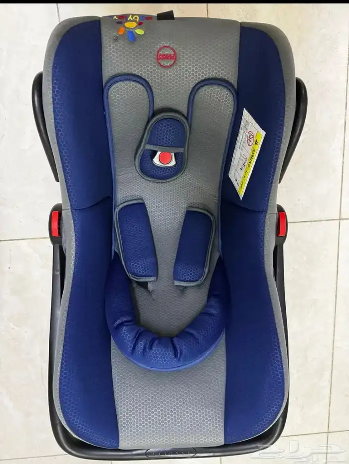 للبيع مقعد سيارة اطفال اخر الجديد استخدم قليل 1