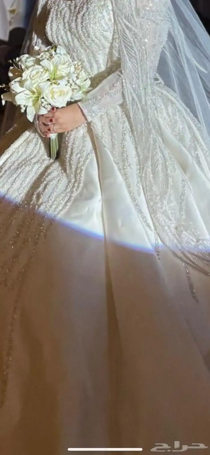 فستان زفاف مع كامل ملحقاته 4