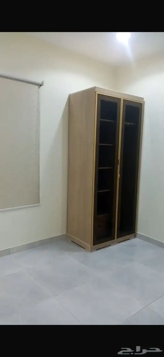 غرفة وصالة مفروشة مع مطبخ ودورة مياة 1
