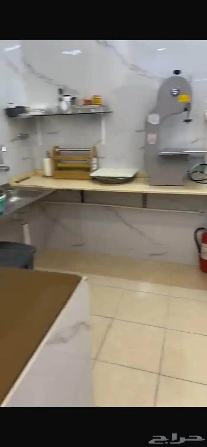 محل لوازم رحلات للتقبيل بكامل محتوياته والرخص 2