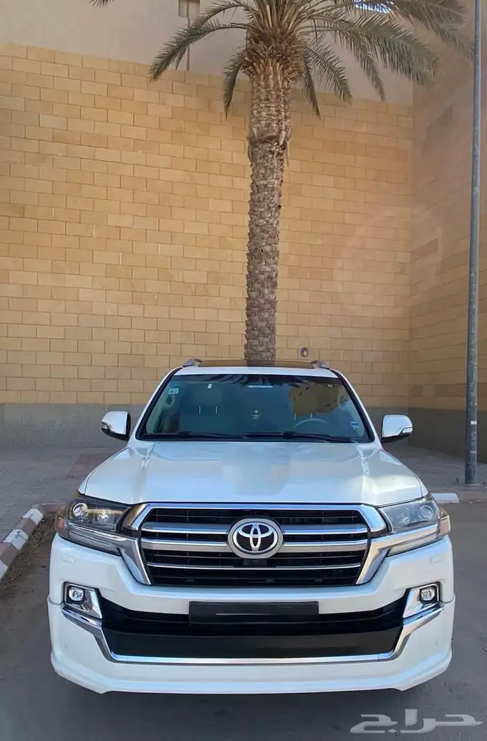 تويوتا لاند كروزر vxr الموديل (2016) سعودي (عبداللطيف جميل) 3