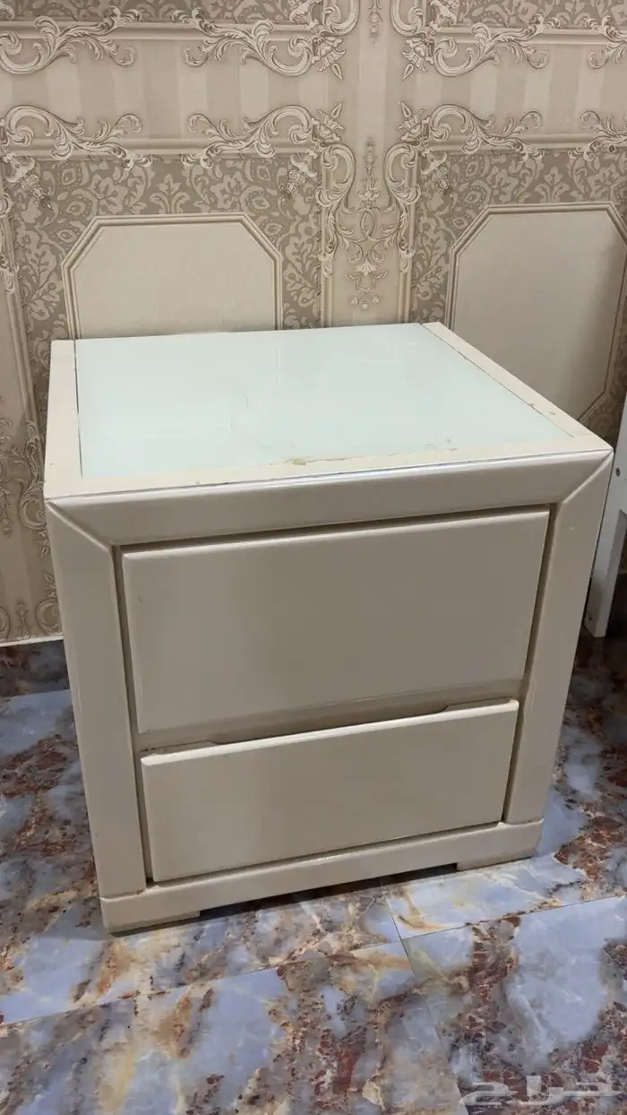 غرفة نوم بدون دولاب 0