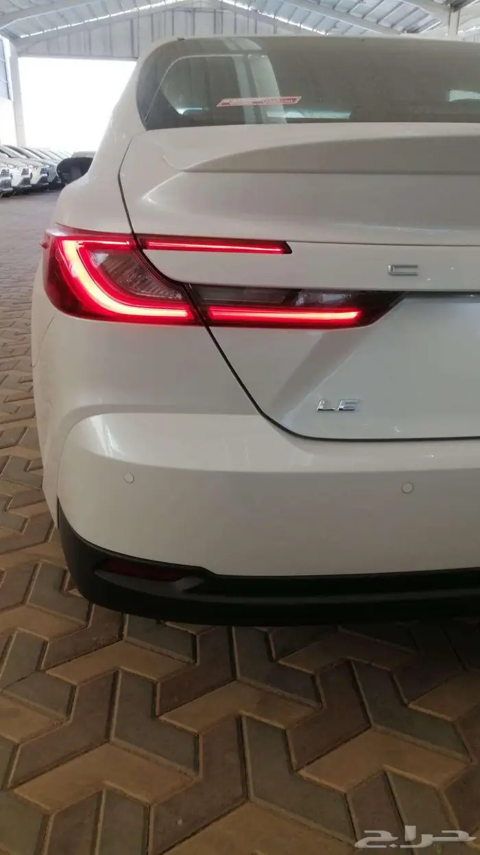 تويوتا كامري LE بنزين ابيض 2025 1