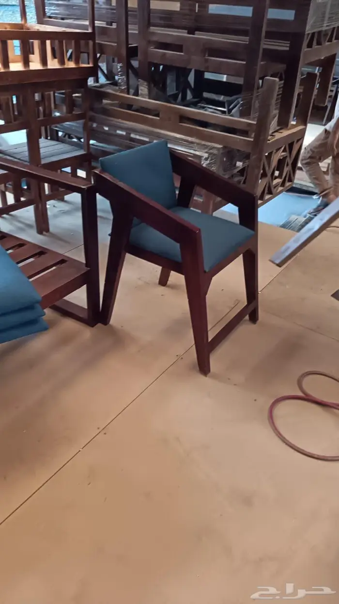 مراجيح خشب وكراسي وطاولات 3