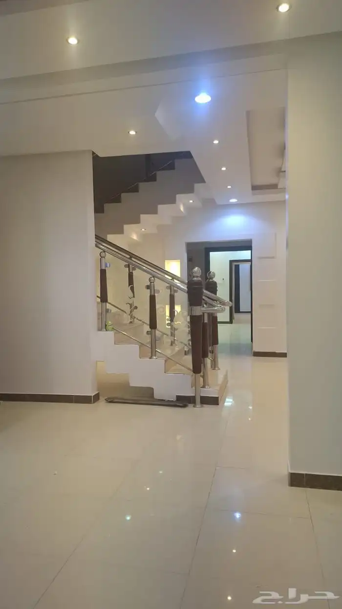 فلا درج داخلي للايجار في حي المونسيه 2