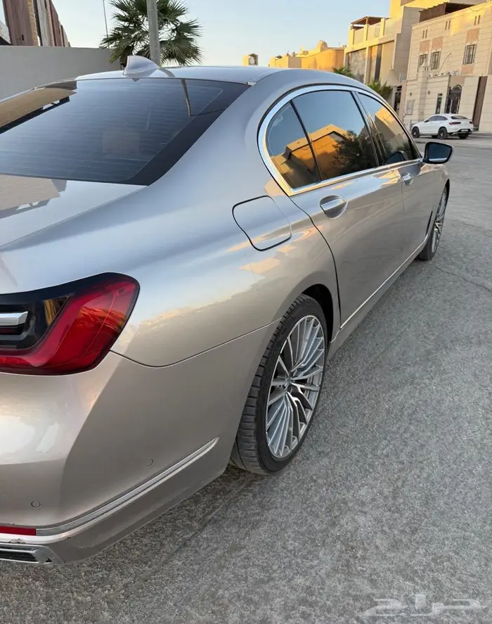 بي ام 2021 730LI 4