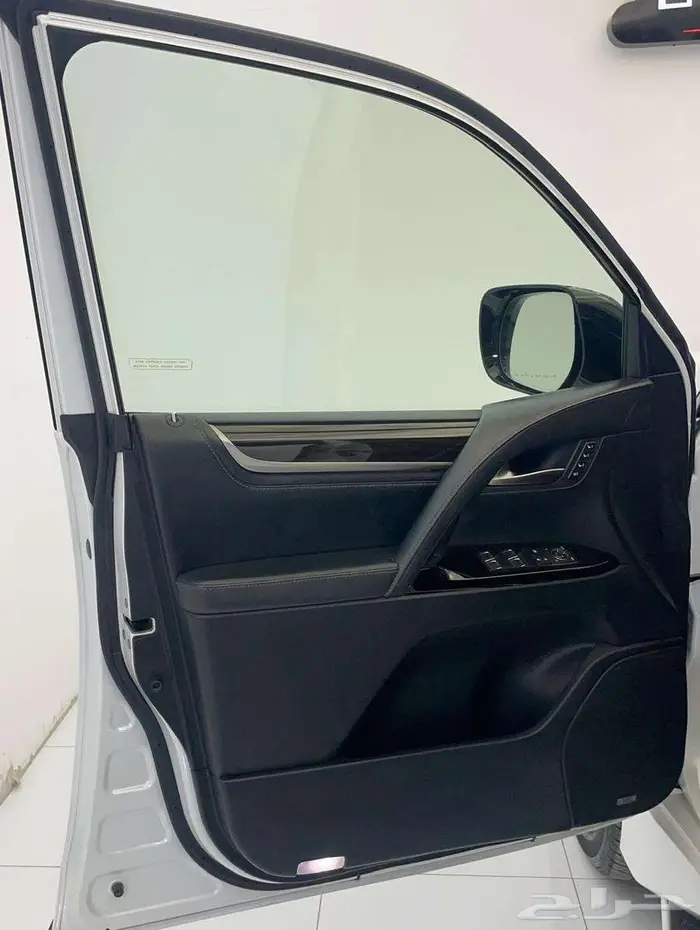 لكزس LX570 2018 35
