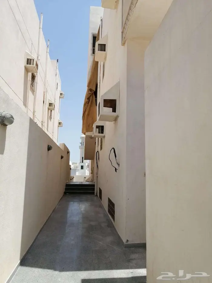عمارة للبيع 7 شقق وملحق ب التلال 6