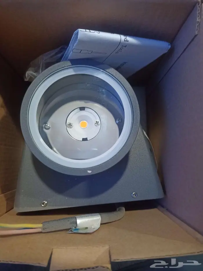 إنارة جدارية سطحية LED اتجاهين 1