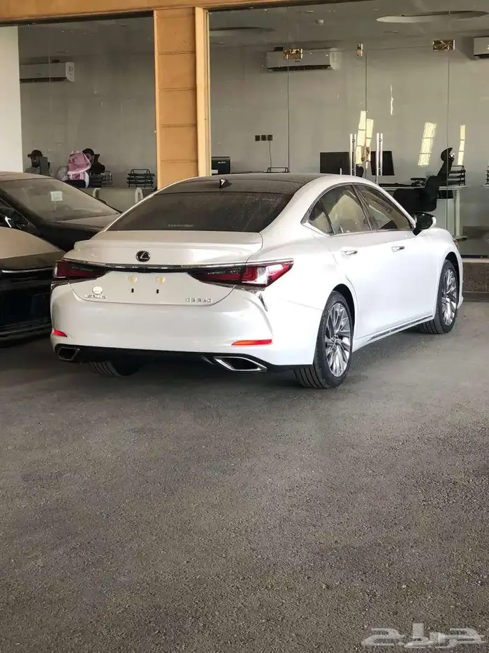 لكزس ES 350 فئة DD فل كامل 2025 متوفر لدى الحسن 2