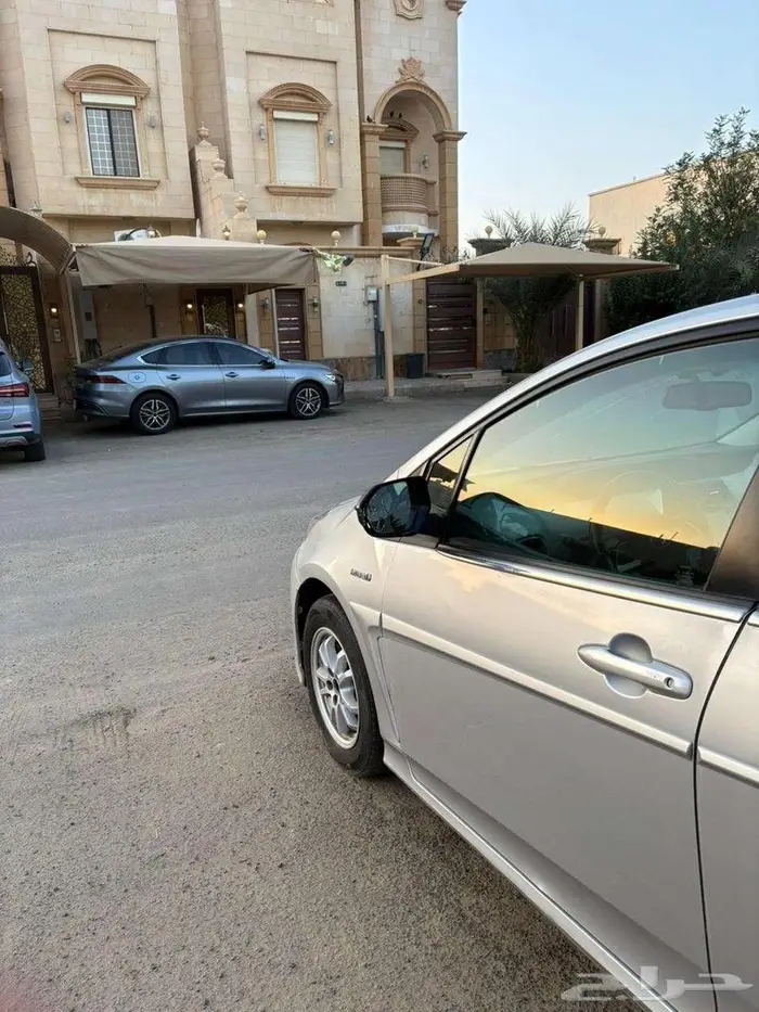 للبيع سيارة تويوتا بريوس موديل 2016 في جدة 13
