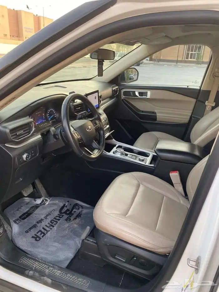 Ford Explorer XLT 2020   Full Option   Excellent Condition 10