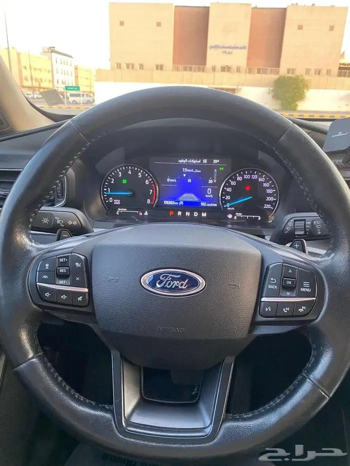 Ford Explorer XLT 2020   Full Option   Excellent Condition 4