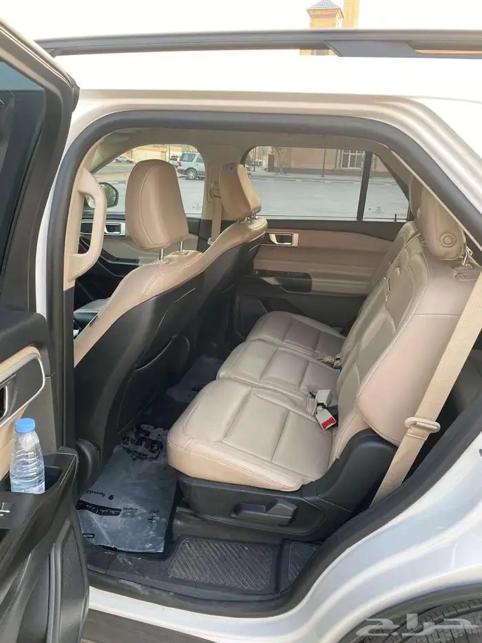 Ford Explorer XLT 2020   Full Option   Excellent Condition 6