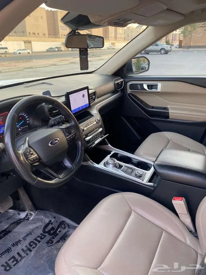 Ford Explorer XLT 2020   Full Option   Excellent Condition 11