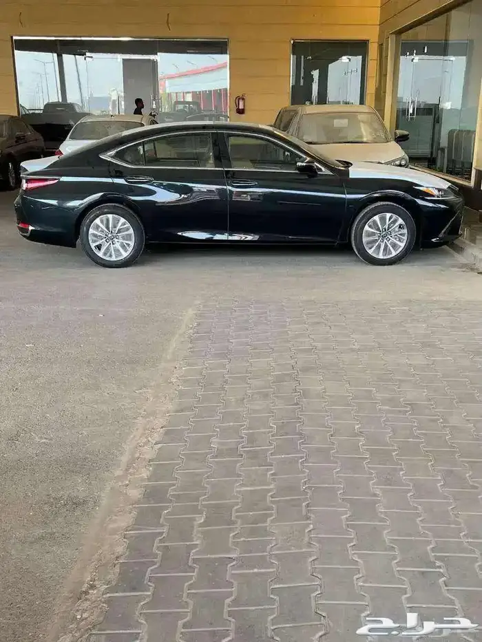 لكزس ES 250 فئه AA موديل 2025 متوفر لدى الحسن 4