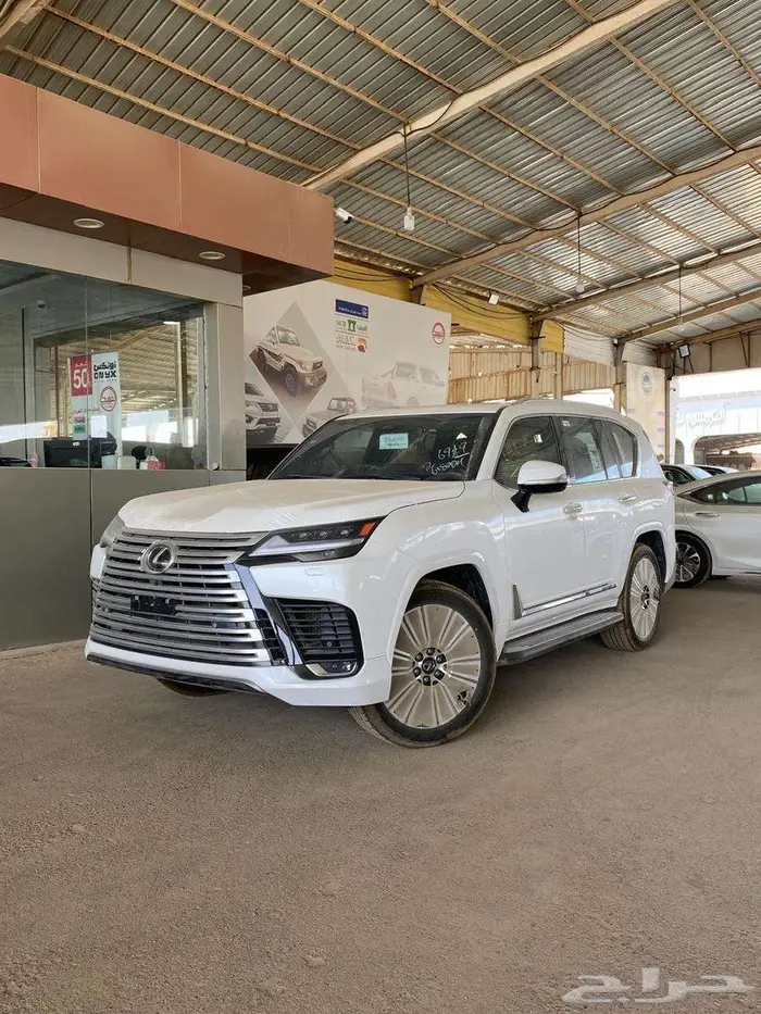 لكزس LX600 BBسعودي 2025 ابيض جملي لدى الفريدي 0