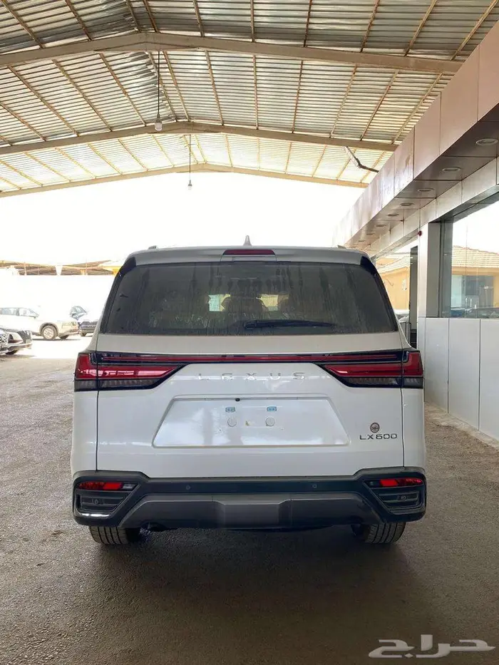 لكزس LX600 BBسعودي 2025 ابيض جملي لدى الفريدي 2