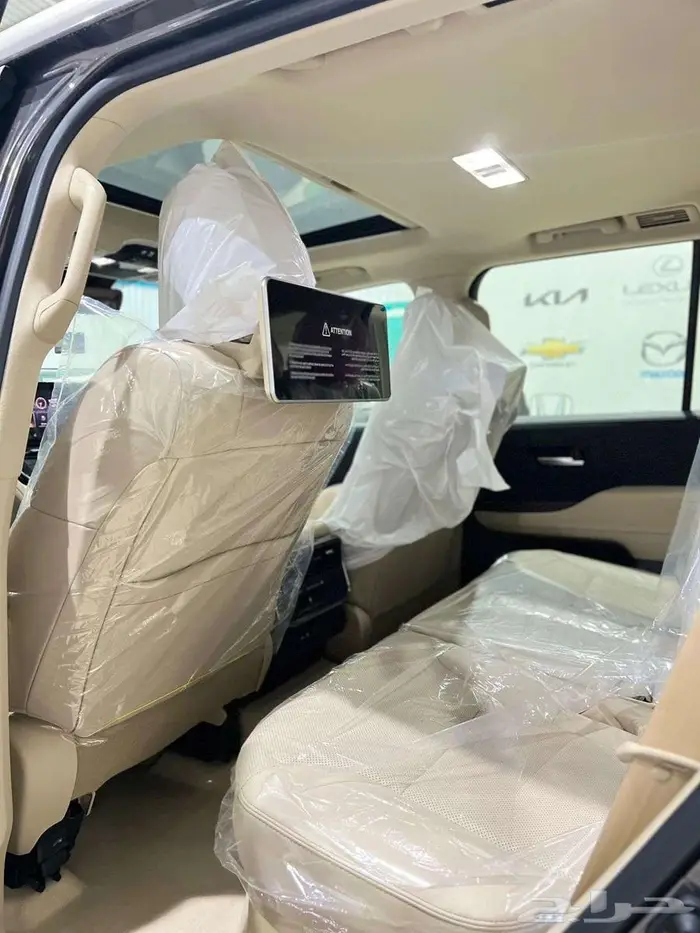تويوتا لاندكروزر ( GXR 4 ) بنزين موديل 2025 24
