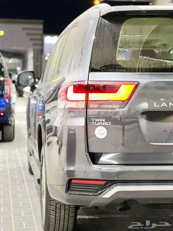 تويوتا لاندكروزر ( GXR 4 ) بنزين موديل 2025 12