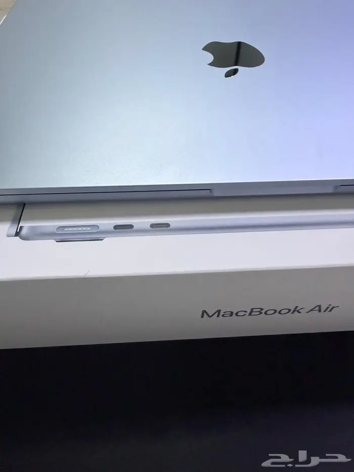 MacBook Air m4 2025 ازرق سماوي عليه ضمان ضد الكسر من اكسترا 1