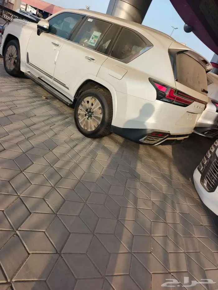 متوفرلكزس ال اكس 700 هايبرد BH موديل 2025 3