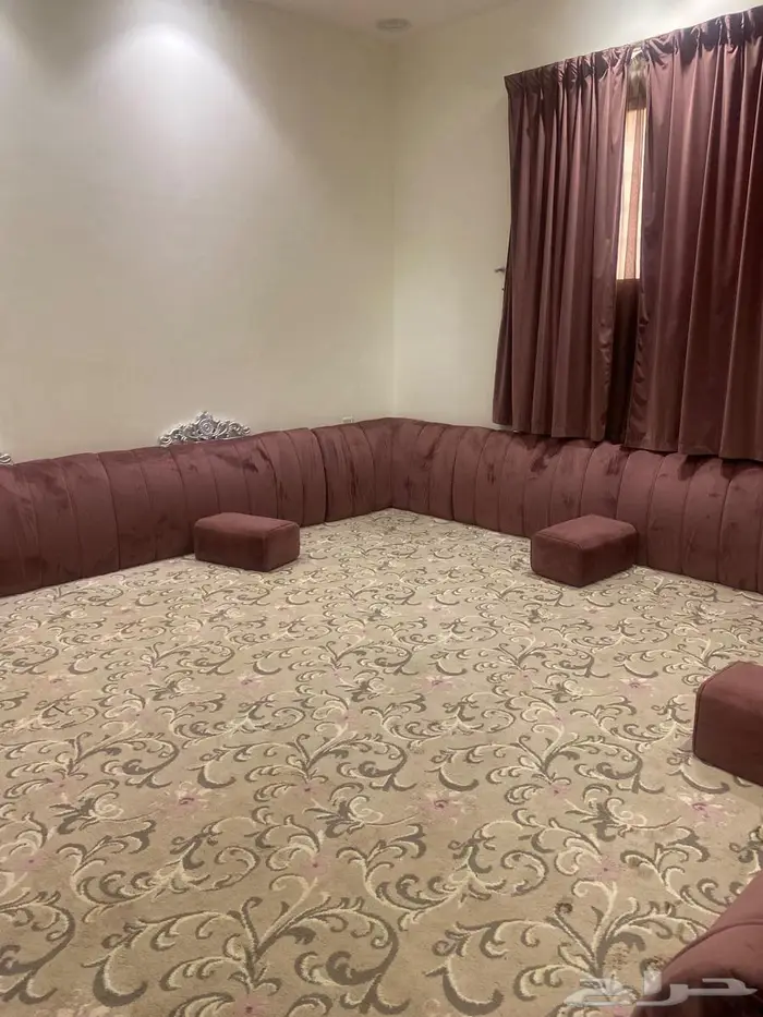 مجلس مقاس 4 ونص في 4 مع ستارة و4 مراكي وفرشه 2