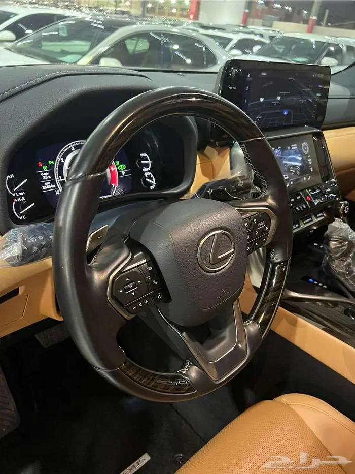 جيب لكزس LX600 2023 BB شبه جديد ( الوكيل عبداللطيف جميل ) 4