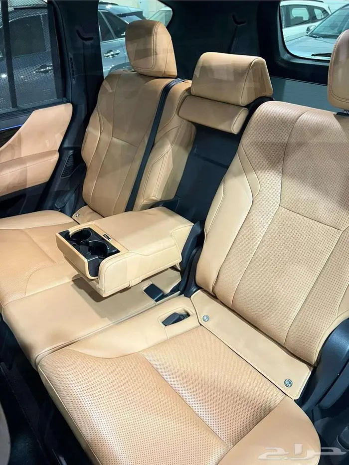 جيب لكزس LX600 2023 BB شبه جديد ( الوكيل عبداللطيف جميل ) 8
