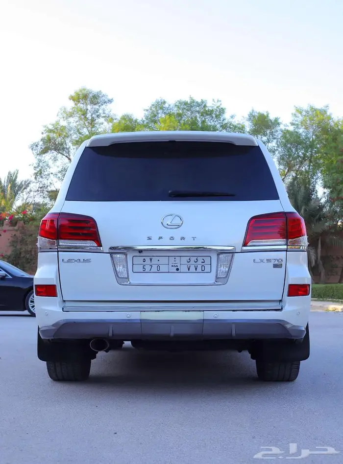 للبيع جيب لكزس LX570 موديل 2013 7