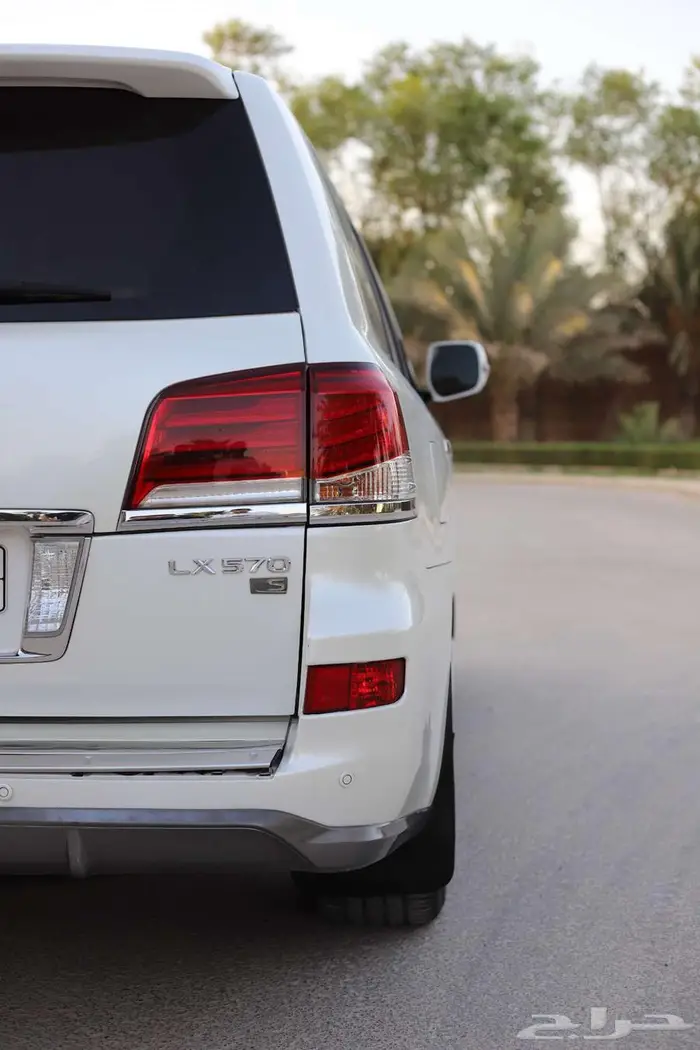 للبيع جيب لكزس LX570 موديل 2013 22