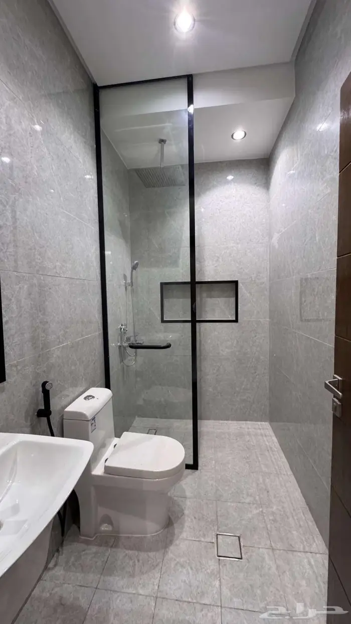 شقة جديدة خمس غرف وصالة جلوس للإيجار السنوي 17