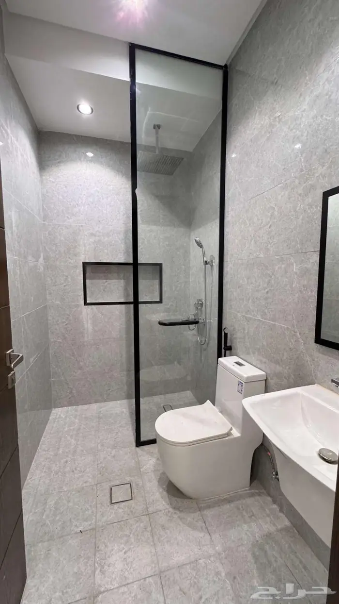 شقة جديدة خمس غرف وصالة جلوس للإيجار السنوي 13