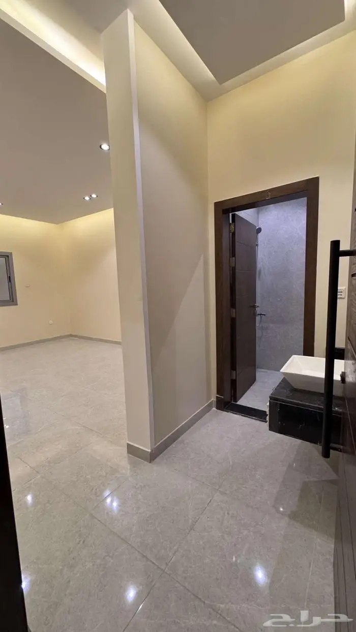 شقة جديدة خمس غرف وصالة جلوس للإيجار السنوي 3