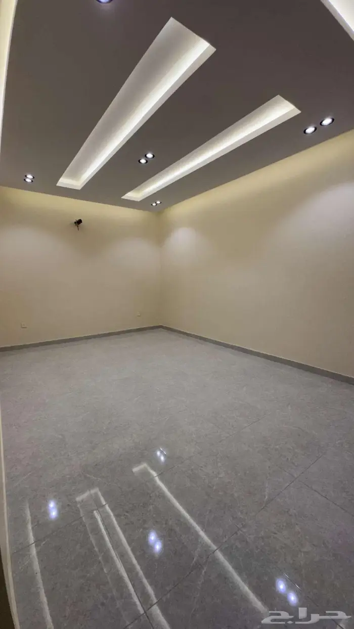 شقة جديدة خمس غرف وصالة جلوس للإيجار السنوي 2