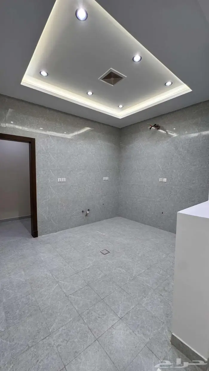 شقة جديدة خمس غرف وصالة جلوس للإيجار السنوي 16