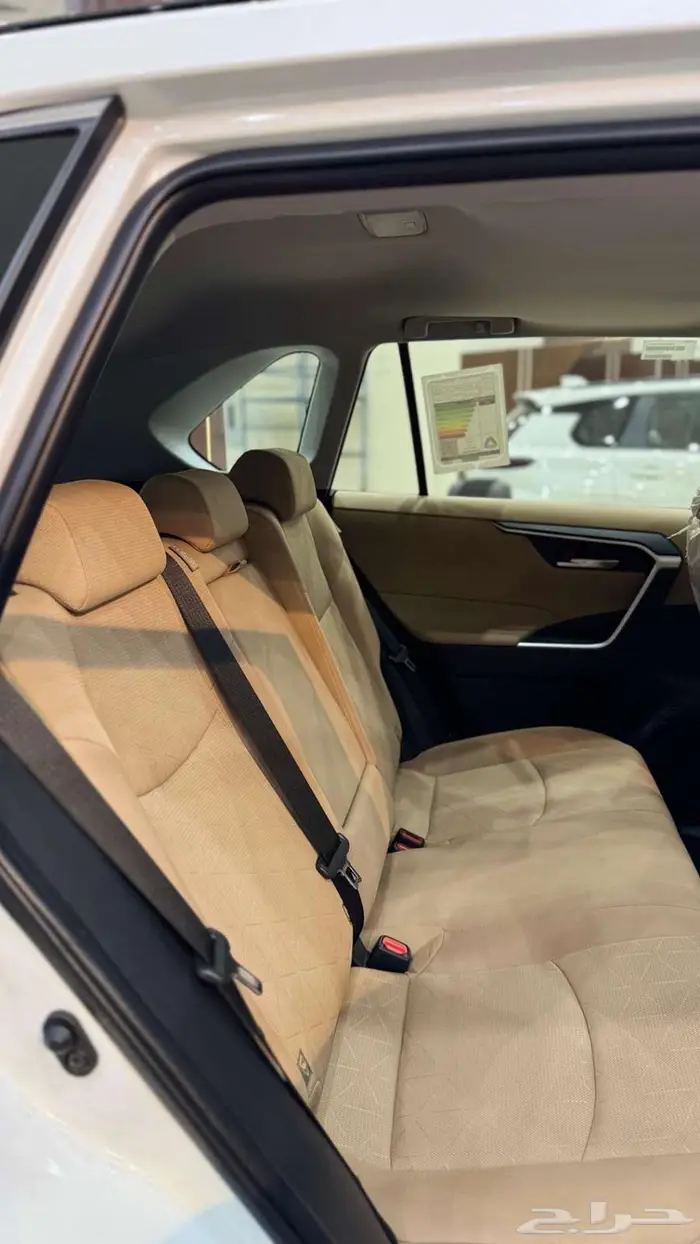 تويوتا راف فور نص فل بنزين 5