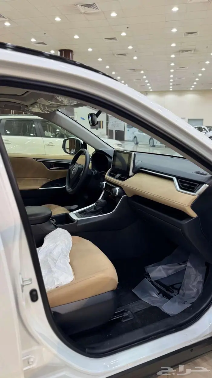 تويوتا راف فور نص فل بنزين 4