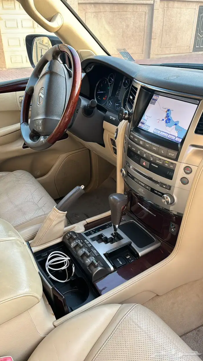 للبيع لكزس LX570 موديل 2012 5
