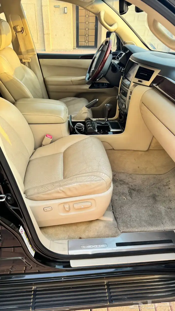 للبيع لكزس LX570 موديل 2012 6
