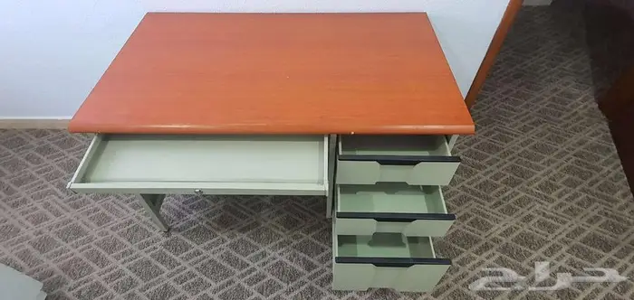 مكتب معدني بحالة جيدة 3