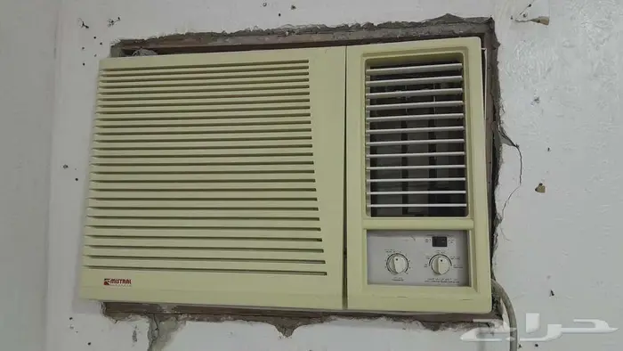 سرير اطفال و مكيف 1