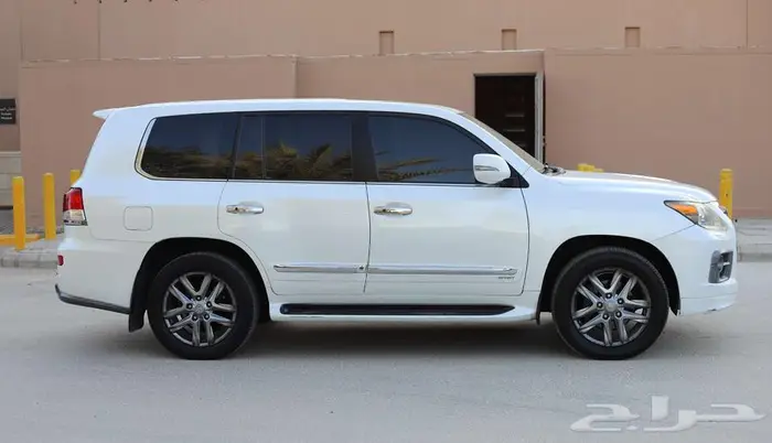 للبيع جيب لكزس LX570 موديل 2013 6